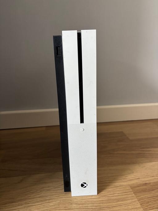 Buy & Sell Wilnecote Tamworth - Photos for Xbox one S (no controllers)