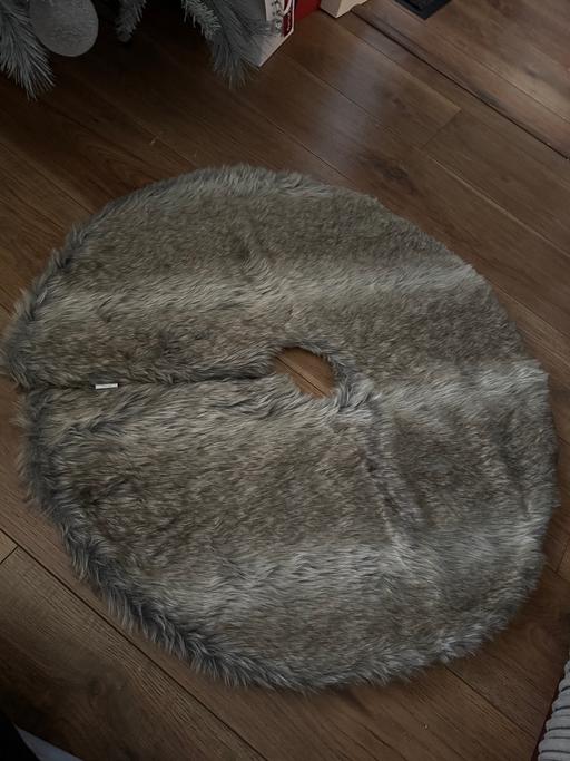 Buy & Sell Whiston Rotherham - Photos for Brown/beige Faux fur Tree skirt
