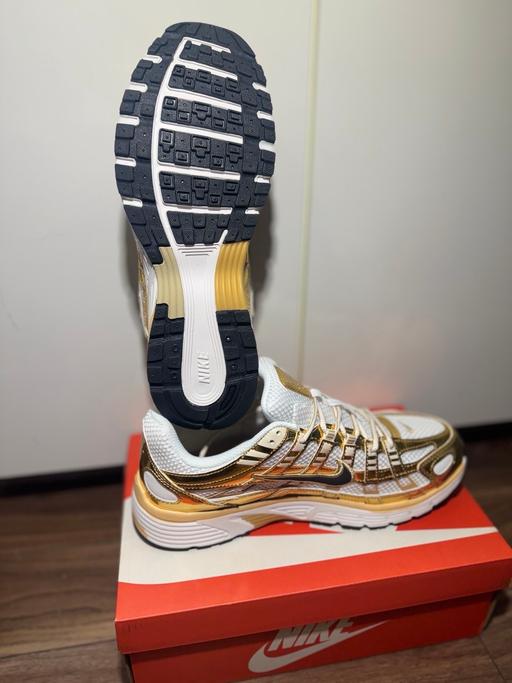 Buy & Sell - Photos for Nike P 6000