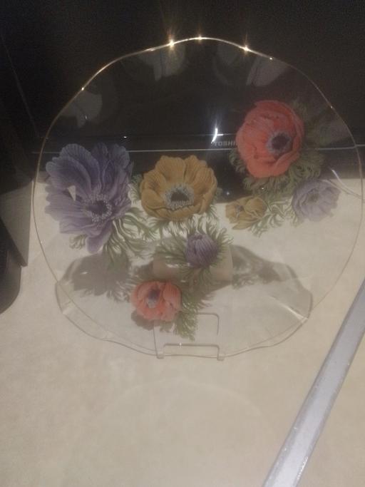 Buy & Sell Aldridge Walsall - Photos for FLOWERED GLASS PLATE