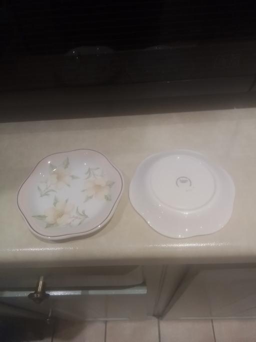 Buy & Sell Aldridge Walsall - Photos for TWO SMALL ROYAL WORCESTER DISHES