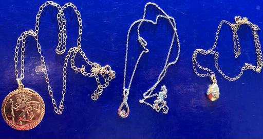 Buy & Sell Yeovil Somerset - Photos for 3x9ct gold & silver necklaces 2x375 & 1x925