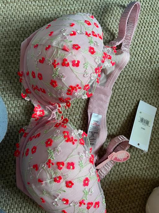 Buy & Sell Wednesfield Wolverhampton - Photos for New 38dd bra