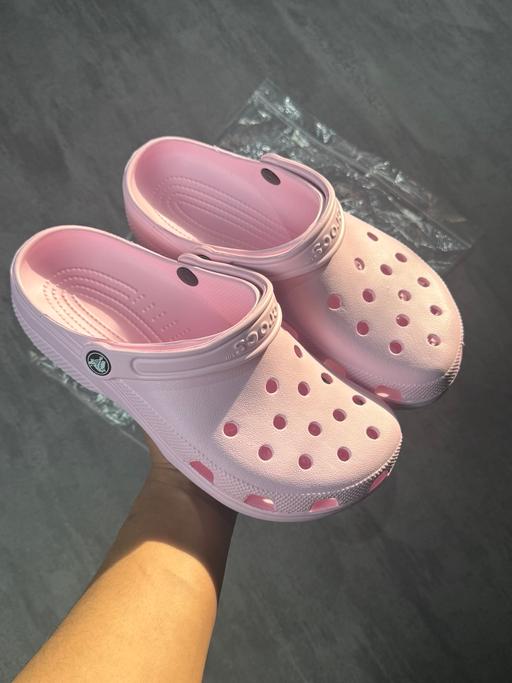 Buy & Sell Edgware Barnet - Photos for pink crocs size 6
