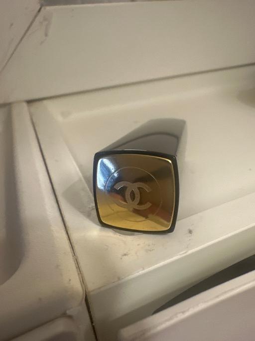 Buy & Sell Manor House North London - Photos for Chanel lipstick red