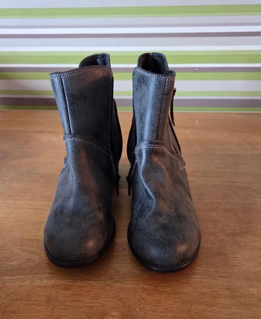 Buy & Sell Acol Thanet - Photos for BOOTS (M&S)