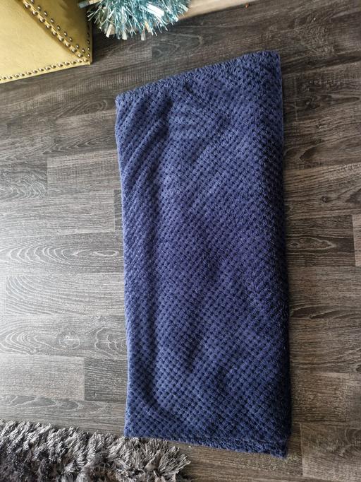 Buy & Sell Scholes Rotherham - Photos for Navy blue throw, VGC
