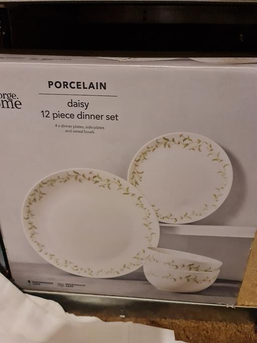 Buy & Sell Crumpsall Manchester - Photos for daisy dinner set new