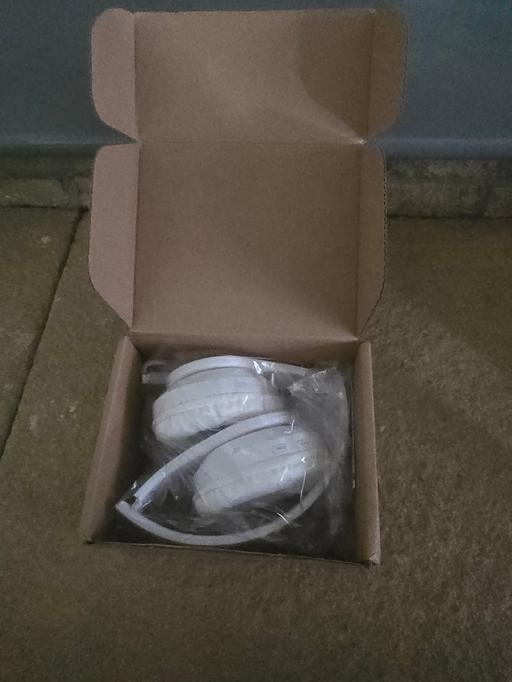 Buy & Sell Swingbrow Fenland - Photos for Wireless On-Ear Headphones – White – Bluetoot