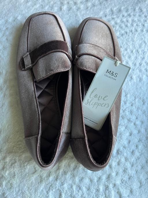 Buy & Sell Dartford Kent - Photos for Brand new M&S slippers ladies size 5