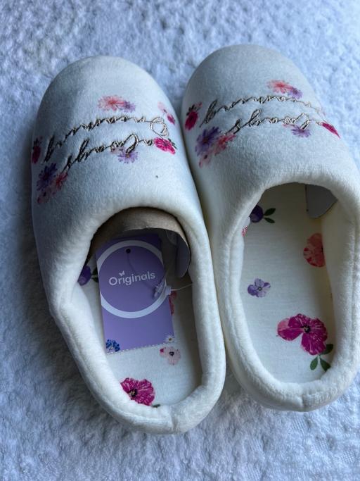 Buy & Sell Dartford Kent - Photos for Size 4 slippers brand new