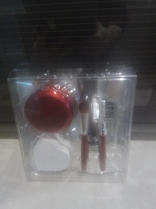 Buy & Sell Streetly Walsall - Photos for BRAND NEW ALLURE COSMETIC SET