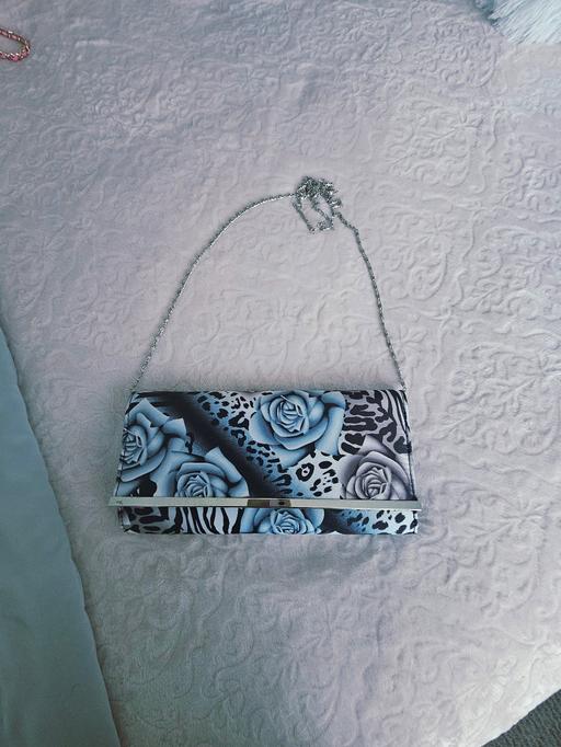Buy & Sell Newton Doncaster - Photos for Rose design shoulder bag..like new.