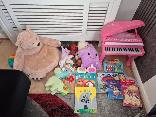 Buy & Sell Castle Green East London - Photos for toys bundle and books