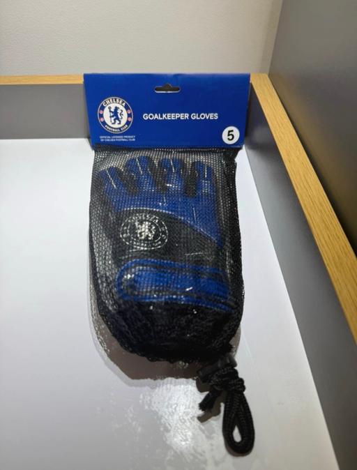 Buy & Sell Leigh Wigan - Photos for Chelsea goalkeeper gloves