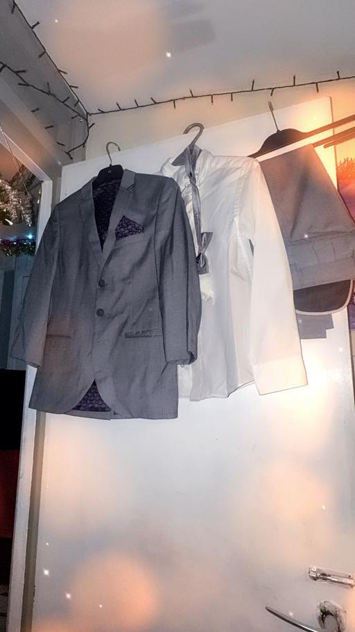 Buy & Sell Derry Downs South East London - Photos for BRAND NEW AGE 10 SUIT