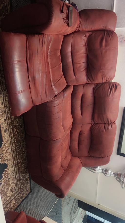 Buy & Sell Kings Heath Birmingham - Photos for Burgundy 3 + 2 Recliner sofa set