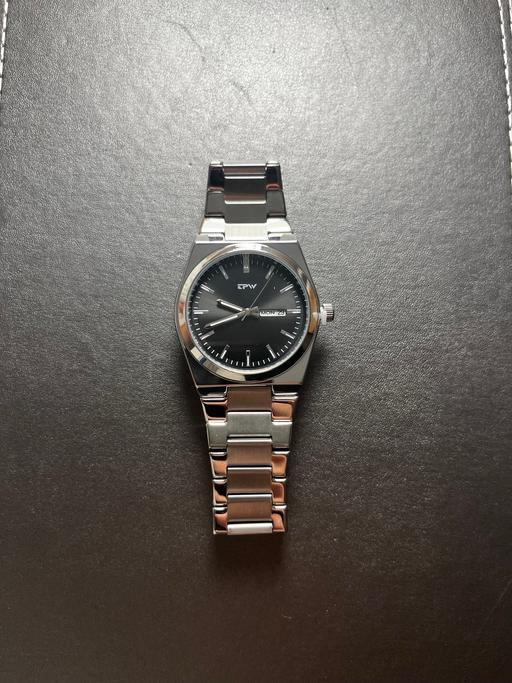 Buy & Sell High Wycombe Buckinghamshire - Photos for Men’s black and silver quartz watch