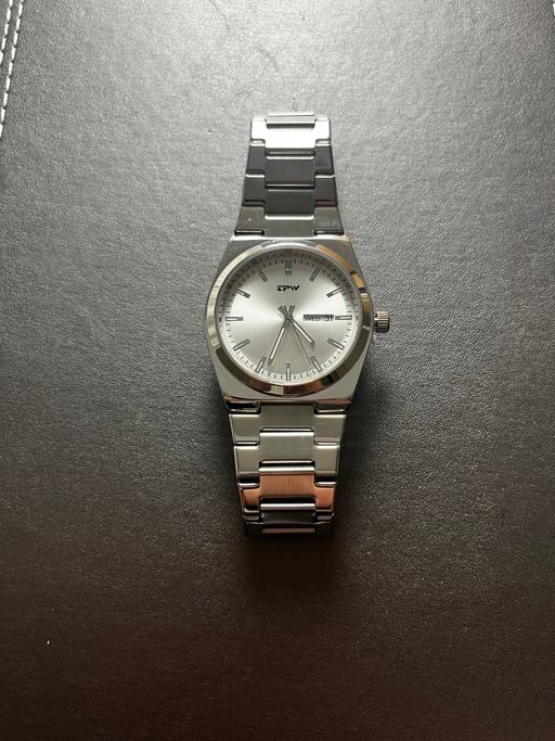 Buy & Sell High Wycombe Buckinghamshire - Photos for White and Silver Quartz Men’s Watch