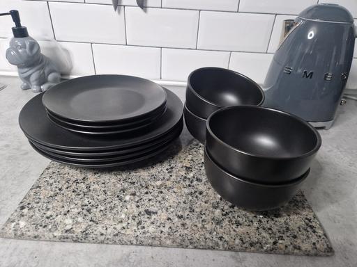 Buy & Sell Scholes Rotherham - Photos for 4 black L plates, 3 S plates & 4 bowls