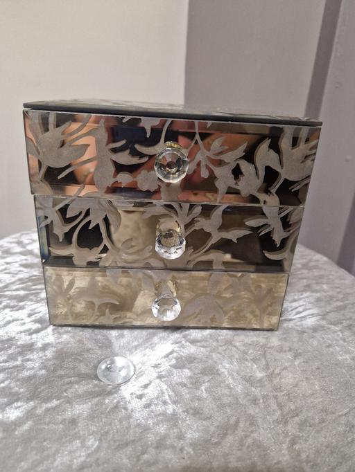 Buy & Sell Scholes Rotherham - Photos for Glass jewellery box