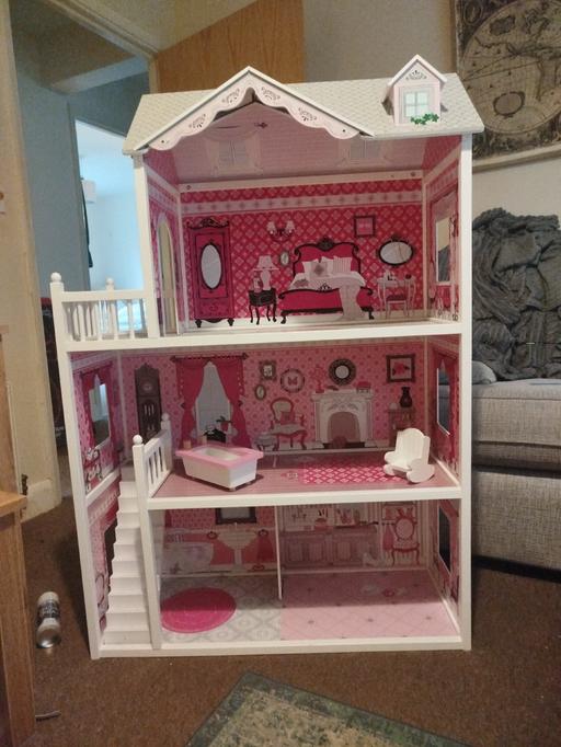 Buy & Sell Penn Wolverhampton - Photos for LARGE PINK DOLLS HOUSE