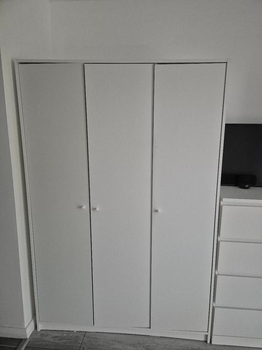 Buy & Sell Croydon South East London - Photos for 3 door wardrobes x2 available