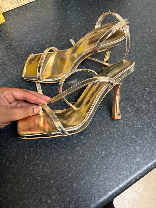 Buy & Sell White City West London - Photos for PLT Gold high heels