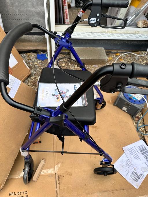 Buy & Sell Sheffield Sheffield - Photos for Drive Devilbiss R6 Blue Aluminium Rollator