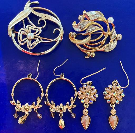 Buy & Sell Yeovil Somerset - Photos for 2x rolled gold brooches & 2x c.z earrings