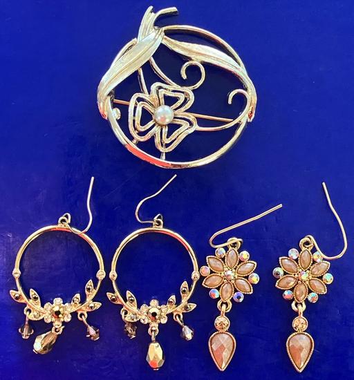 Buy & Sell Yeovil Somerset - Photos for 2x14ct rolled gold earrings & 1x pearl brooch