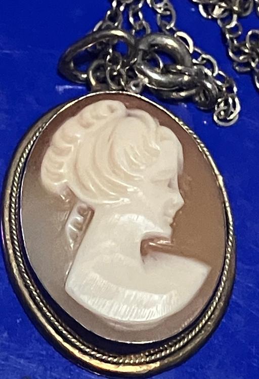Buy & Sell Yeovil Somerset - Photos for Ladies 9ct gold cameo necklace unmarked.