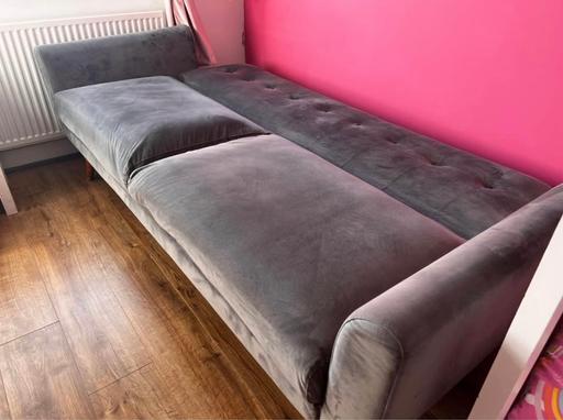 Buy & Sell Southend-on-Sea Southend-on-Sea - Photos for 3 seater velvet sofa