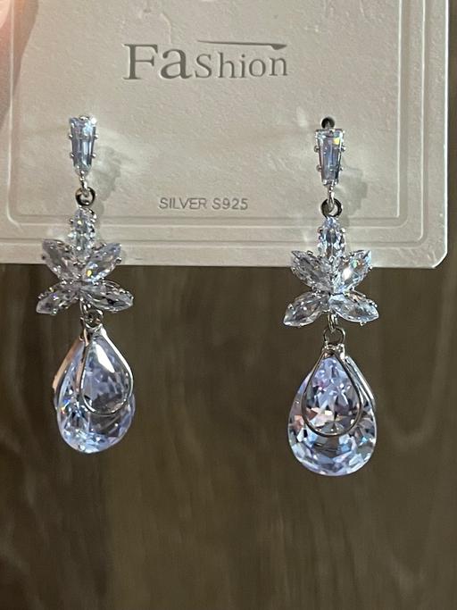 Buy & Sell Sale Trafford - Photos for Sparkly statement earrings