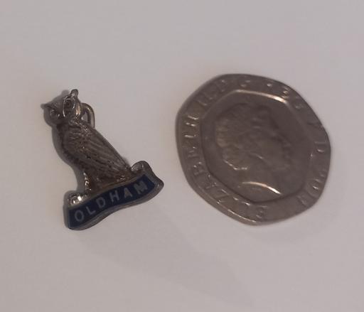 Buy & Sell Thatto Heath Saint Helens - Photos for vintage 1950s Oldham fc pin badge