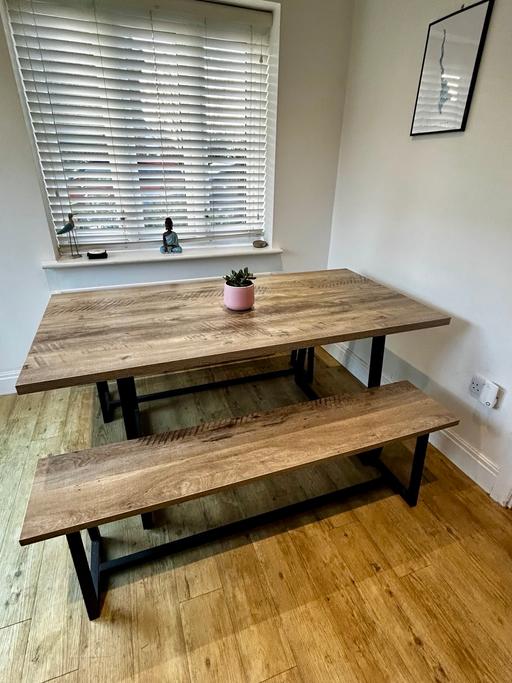 Buy & Sell South Ockendon Thurrock - Essex - Photos for Wood-effect dining table and bench set