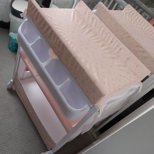 Buy & Sell Rotherhithe South East London - Photos for Baby changing table + bath + storage 3 in 1