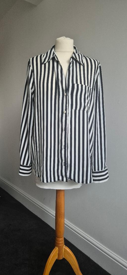 Buy & Sell Romford Havering - Photos for Classic Striped Button-Down Blouse