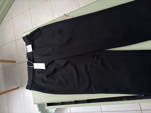 Buy & Sell Wombwell Barnsley - Photos for New M&S Short Straight Trousers Size 12