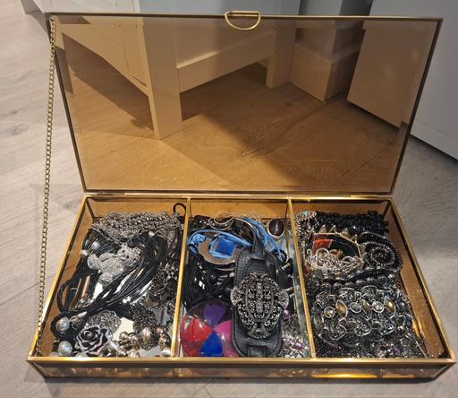 Buy & Sell Devons Road East London - Photos for Glass storage box with jewellery