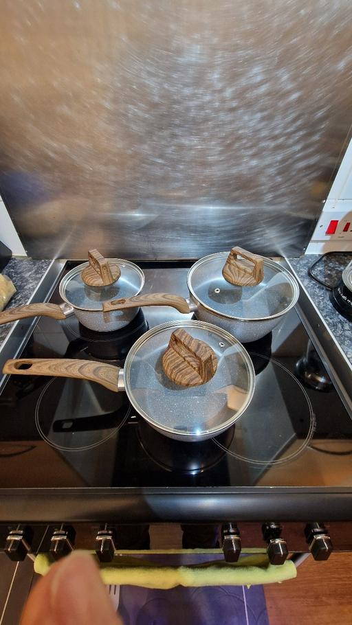 Buy & Sell Elephant and Castle South East London - Photos for 3-Piece Non-Stick Saucepan Set .