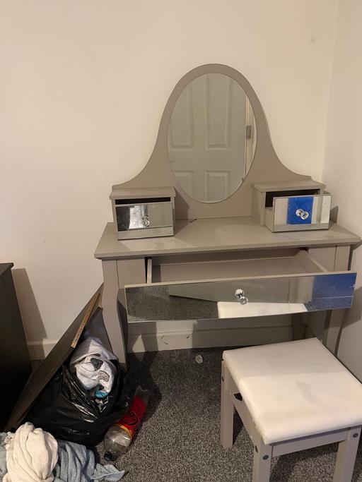 Buy & Sell Erith Bexley - Photos for Dressing Table and chair for sale