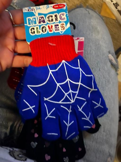 Buy & Sell Wednesfield Wolverhampton - Photos for New kids gloves 1£ a pair