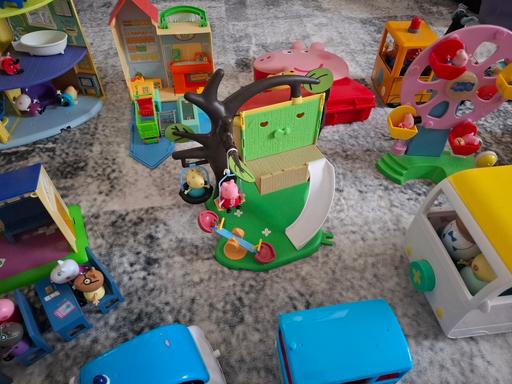 Buy & Sell Gledhow Leeds - Photos for Peppa Pig Bundle