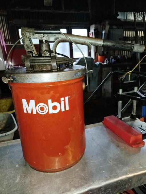 Vehicles Tame Valley Industrial Estate Tamworth - Photos for Vintage Mobil Oil Grease Pump Dispenser