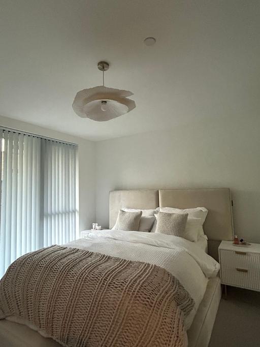 Buy & Sell Colindale North West London - Photos for King size bed with storage