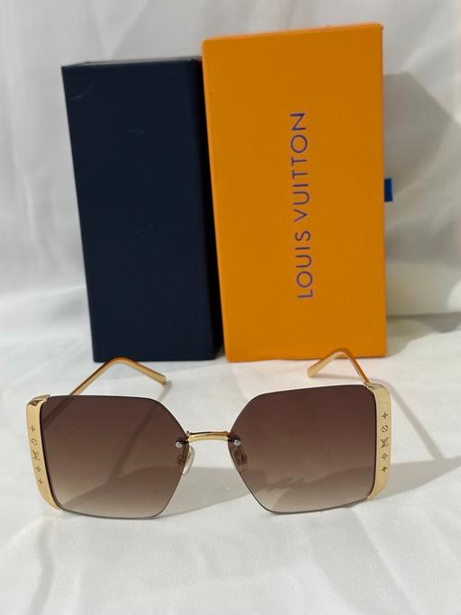 Buy & Sell Watford Three Rivers - Photos for LC Women’s Brown Gold Sunglasses