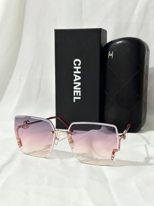 Buy & Sell Watford Three Rivers - Photos for Women’s Pink Square Sunglasses