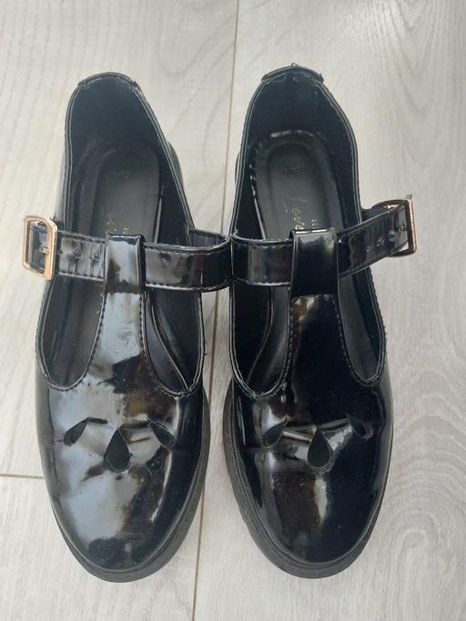 Buy & Sell Chapeltown Sheffield - Photos for New look school shoes size 2