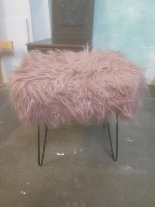 Buy & Sell Wolverhampton West Midlands - Photos for Pink fluffy stool